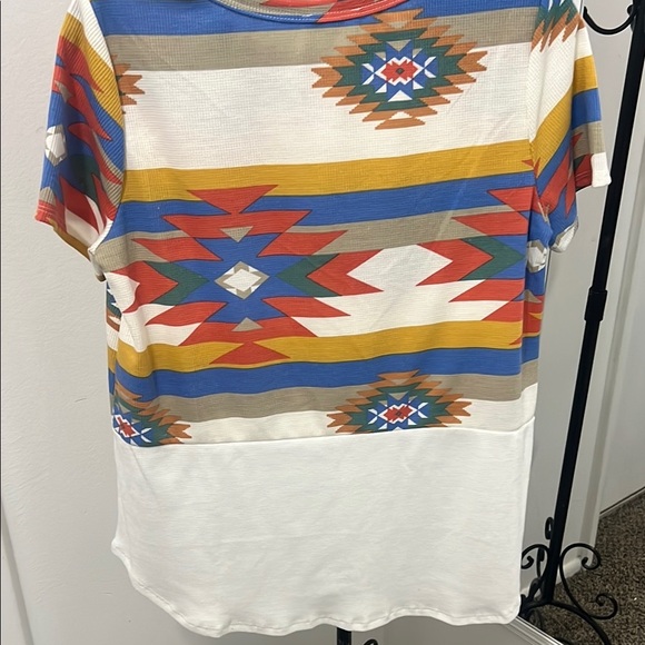 Viamor Women's Multicolor Aztec Print Blouse NWOT - Picture 2 of 6